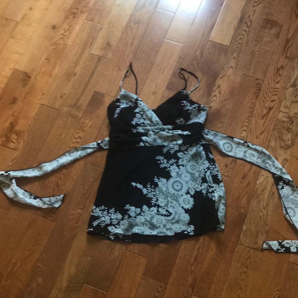 Tie top